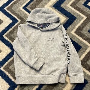 Grey vineyard vine sweatshirt size 5
